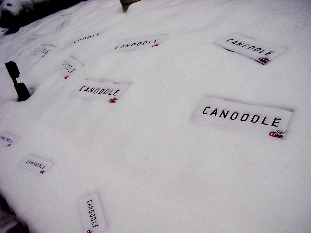 Guerrilla advertising, Coca-Cola canoodle magnets in Chicago sno