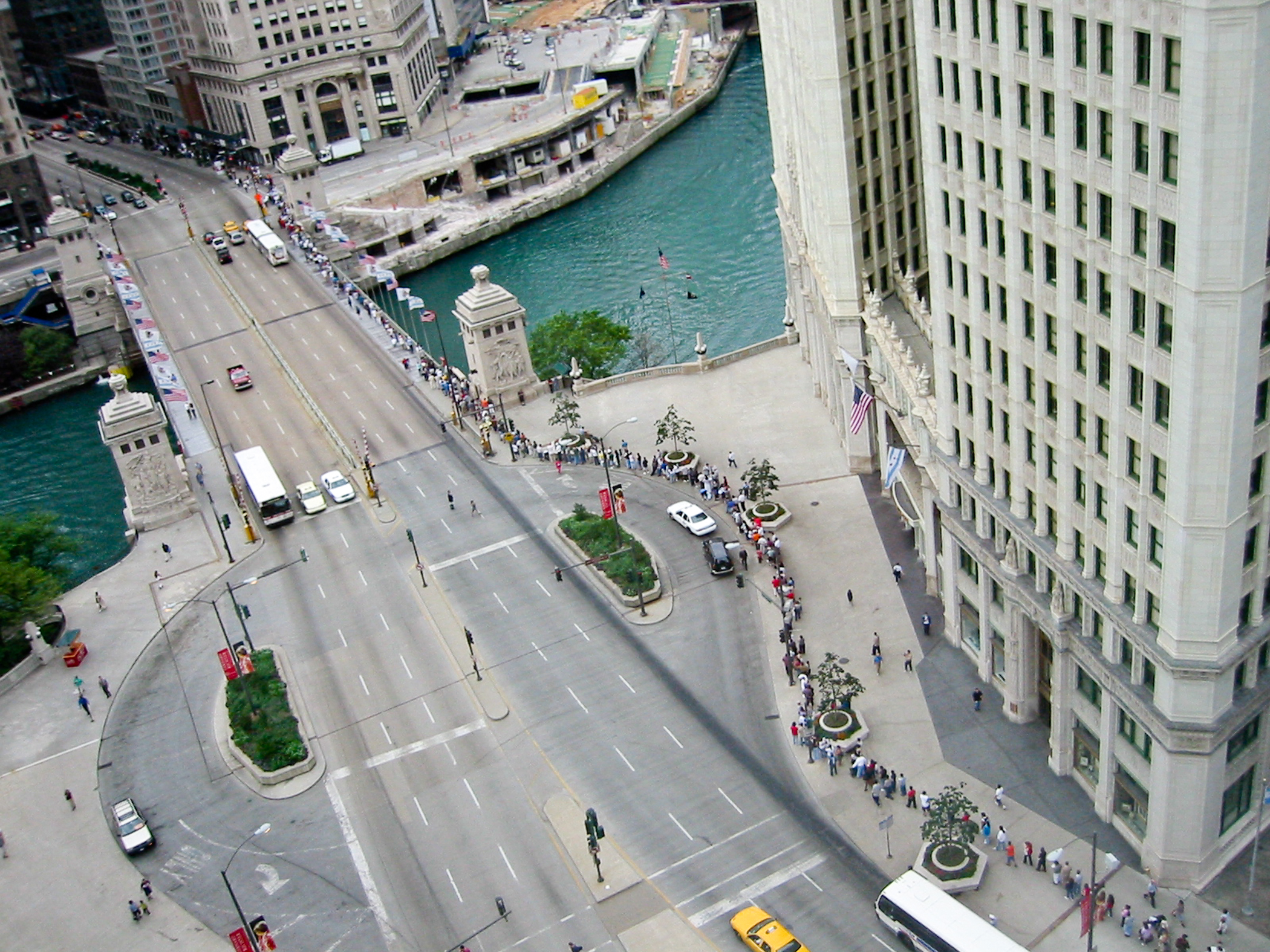 Immigrant line on Michigan Avenue in Chicago, July 5, 2002