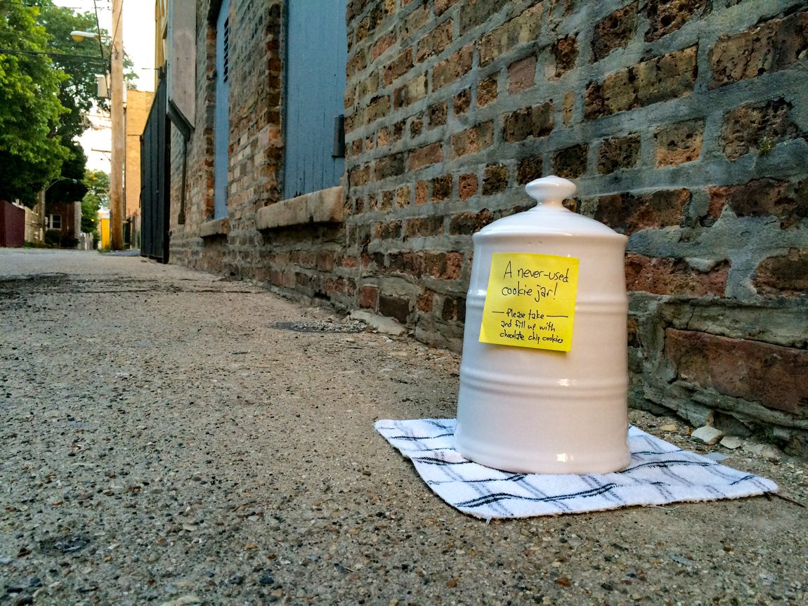 Cookie jar in Chicago alley